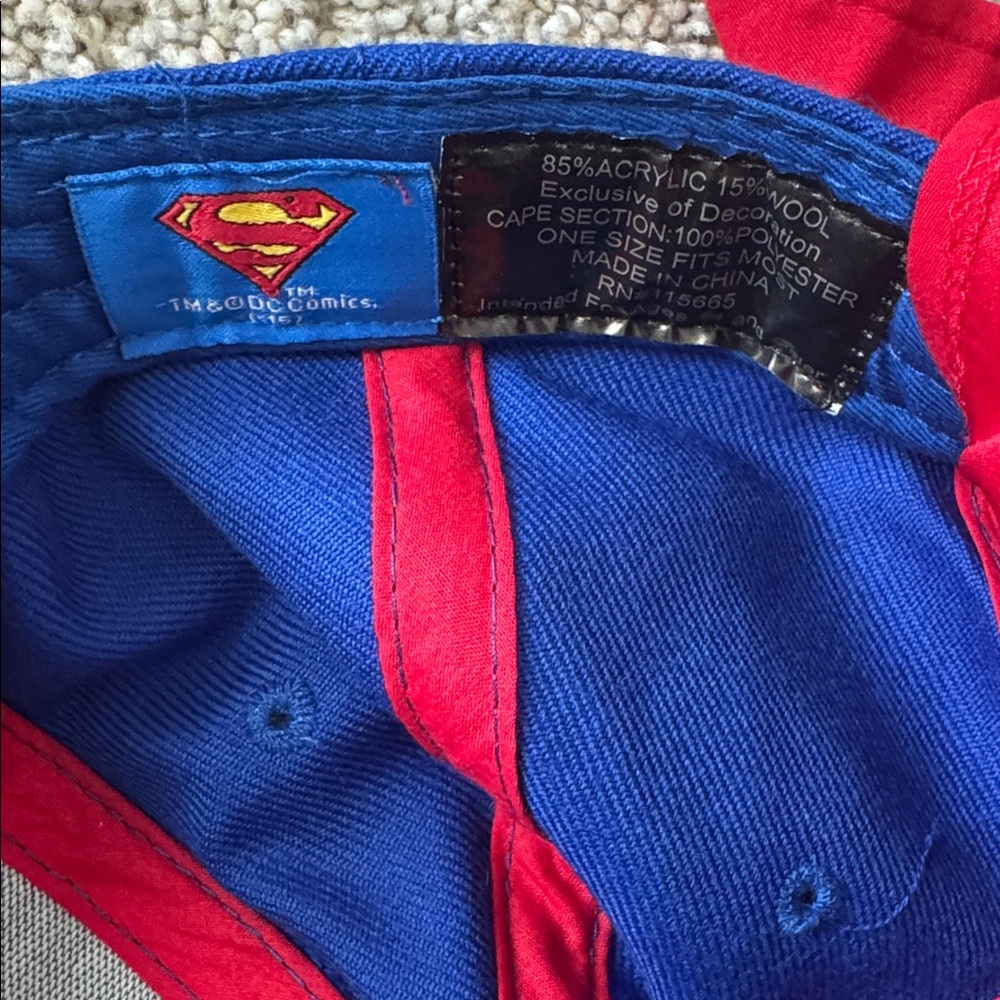 Superman Snapback With Cape - Picture 9 of 11
